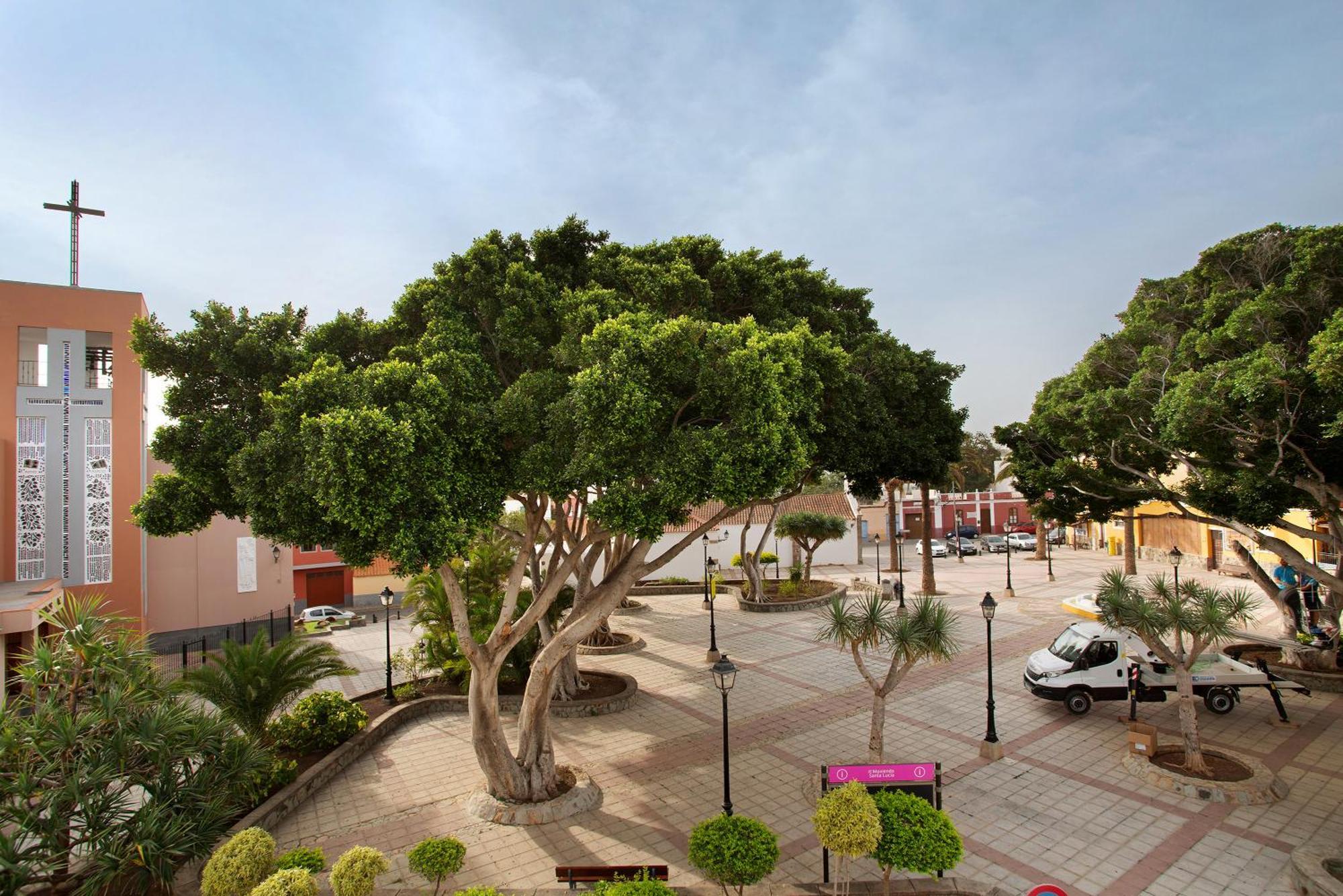 Casa Plaza San Nicolas De Bari Sardina Eksteriør billede